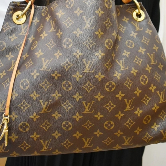 Meet your Posher, Charlene - Picture 2 of 2